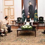 President Dr. Arif Alvi meeting with the members of National Ideas Bank (NIB) at Governor House.