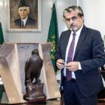 Caretaker Federal Minister for National Heritage and Culture Jamal Shah deposited a valuable gift (bronzes sculpture of falcon) in Toshakhana which was received by him during his recent visit to Qatar.