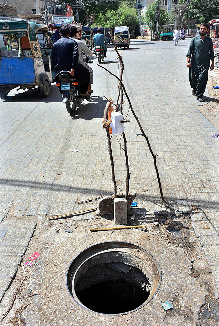 A view of open sewerage manhole at Post office road.
