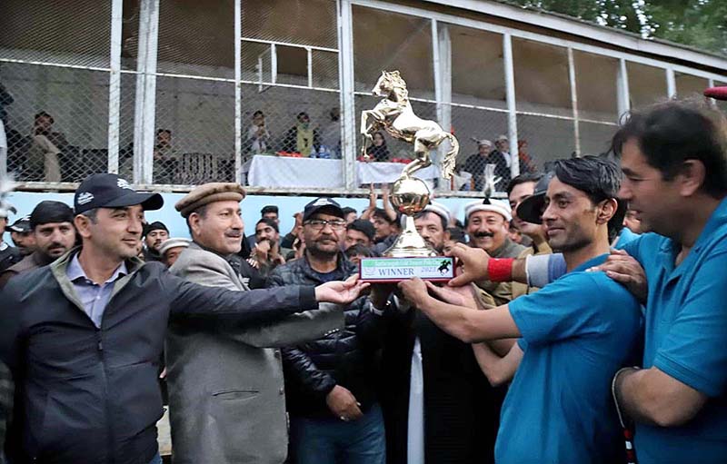 Minister Local Govt GB Abdul Hameed giving away Winner trophy to polo team captain during the "Sarfaranga Cold Desert Rally 5th Edition 2023 in Final round at world highest desert sarfaranga