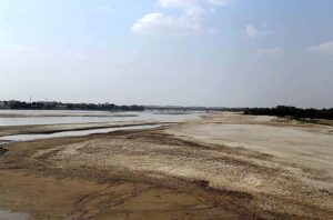  A view of dry beds of Indus River at Husenabad.