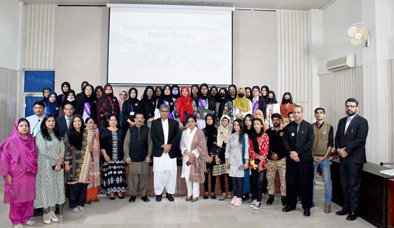 A group photo of Secretary Information Mr. Zahoor Ahmed and Executive Director General DEMP, Mr. Arshad Munir along with the participants of Painting Competition on the occasion of Kashmir Black Day