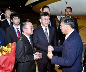 Mr. Wang Zhigang, Minister of Science & Technology of China receiving Caretaker Prime Minister Anwaar-ul-Haq Kakar upon his arrival