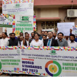 Director General PSQCA Dr. HU Khan in a group photo with participants participating in the awareness walk on World Standards Day 2023