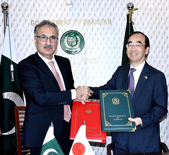 The Notes of the project “The Programme for Reconstruction of Educational Facilities in Flood affected Areas in Sindh” signed and exchanged by Dr. Kazim Niaz, Secretary EAD and H.E. WADA Mitsuhiro, Ambassador of Japan to Pakistan at EAD