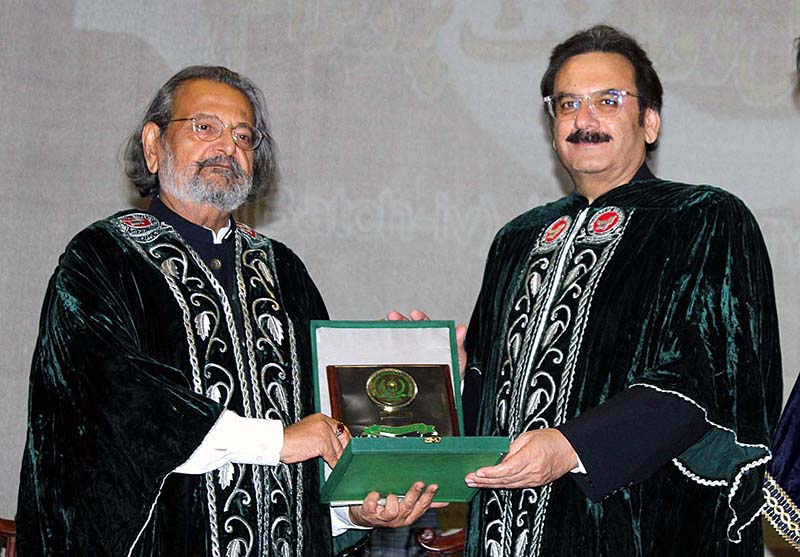 Caretaker Federal Minister for Education and Professional Training Madad Ali Sindhi distributing certificates in a graduation ceremony under PM’s Youth Skills Development Program at University of Balochistan