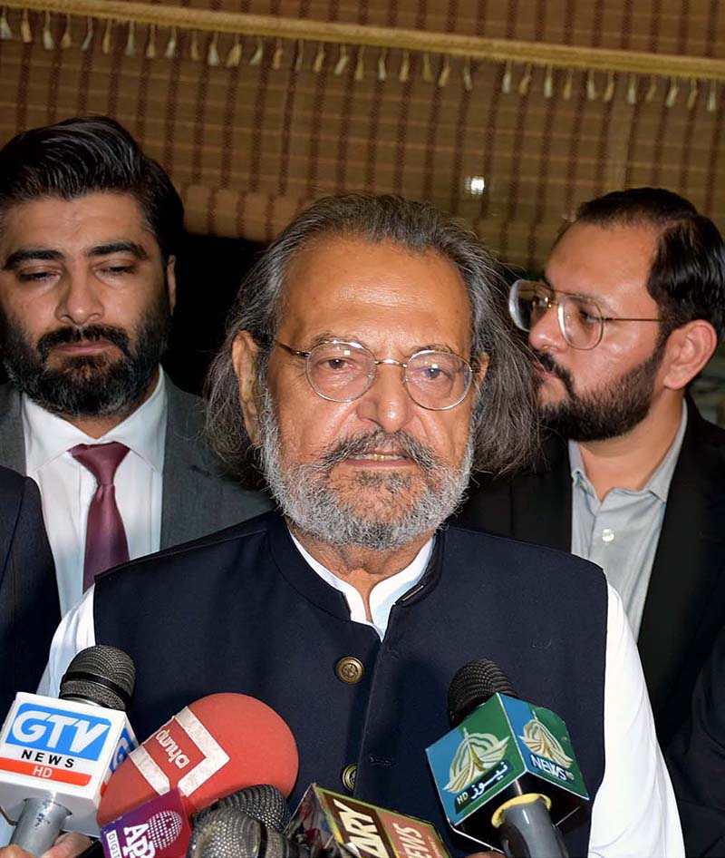 Caretaker Federal Minister for Education and Professional Training Madad Ali Sindhi distributing certificates in a graduation ceremony under PM’s Youth Skills Development Program at University of Balochistan