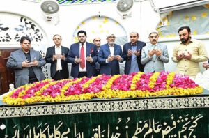Caretaker Prime Minister Anwaar-ul-Haq Kakar offers dua at the shrine of Sufi Saint Hazrat Ali Hajveri