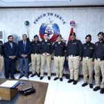 A group photo IGP Sindh Riffat Mukhtar along with Additional IGP Karachi Khadim Hussain Rind giving CC-1 certificates and reward to SSP Korangi Hassan Sardar Khan, SHO Saudabad Muhammad Ali and team for better performance against the crime
