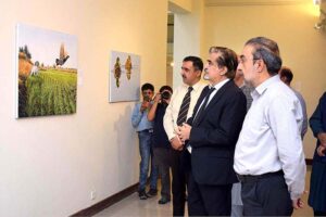 Interim Federal Minister of National Heritage & Culture Jamal Shah taking round of a week -long Wildlife Art Exhibition, depicting the living jewels of Pakistan at PNCA
