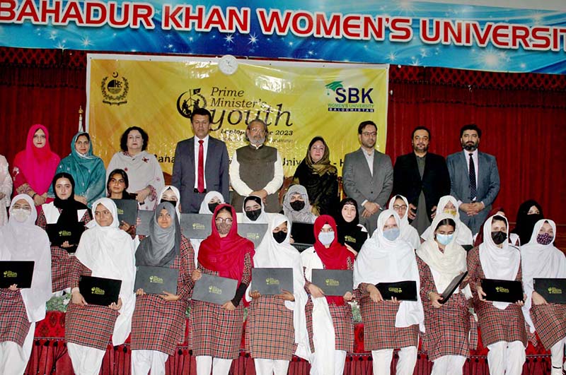 Caretaker Federal Minster for Education and Professional Training Madad Ali Sindhi distributing laptops among students under PM’s youth laptop scheme at Sardar Bahadur Khan Women’s University Quetta