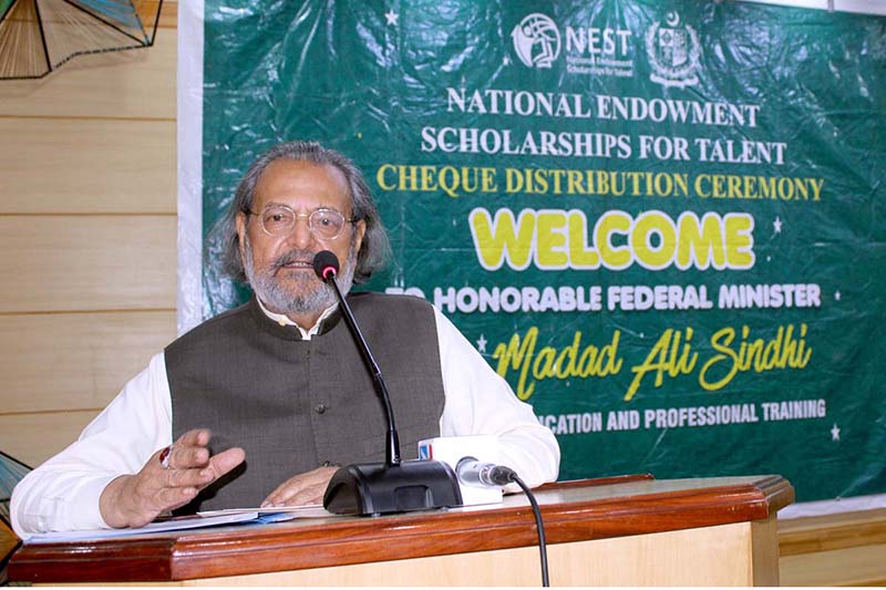 Caretaker Federal Minster for Education and Professional Training Madad Ali Sindhi distributing laptops among students under PM’s youth laptop scheme at Sardar Bahadur Khan Women’s University Quetta