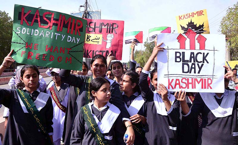 Students participated in a rally on the occasion of Kashmir Black Day at Thandi Sarak