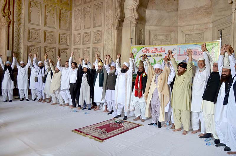 Chairman Of Ruet-E-Hilal Committee,,Maulana Abdul Khabeer Azad Khateeb of Badshahi Masjid Lahore addressing Sirat Rahmatah Lal Alameen (peace be upon him) conference.