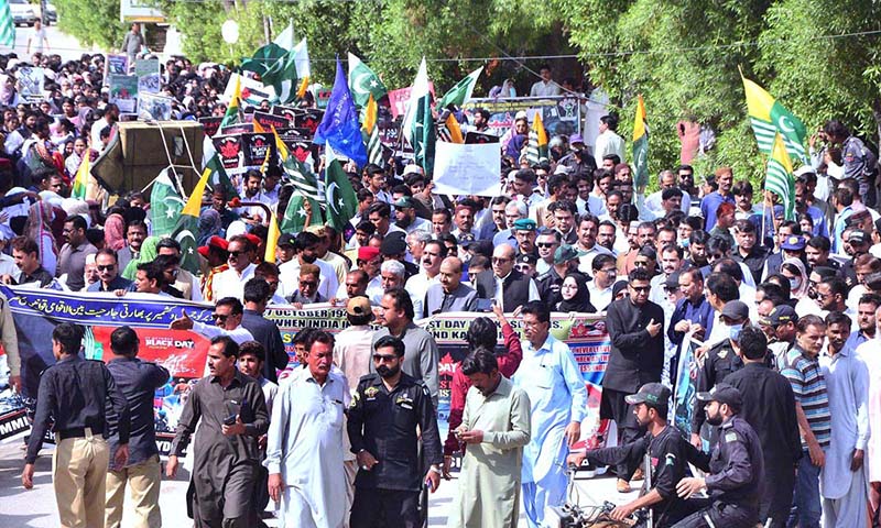 Students participated in a rally on the occasion of Kashmir Black Day at Thandi Sarak