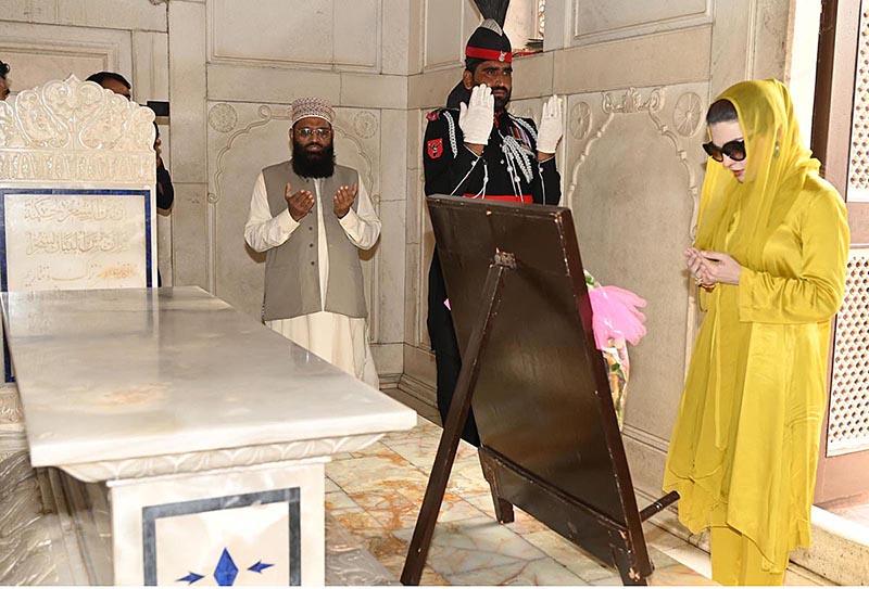 Special Assistant to Prime Minister for Human Rights and Women Empowerment Ms. Mushaal Hussein Mullick offering Fateha at Mazar-e-Iqbal