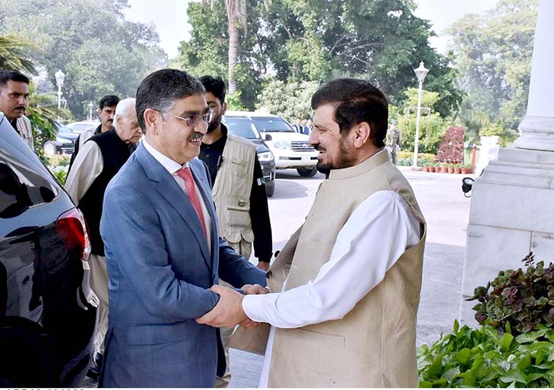 Governor Khyber Pakhtunkhwa Haji Ghulam Ali receives the Caretaker Prime Minister Anwaar-ul-Haq Kakar at Governor House
