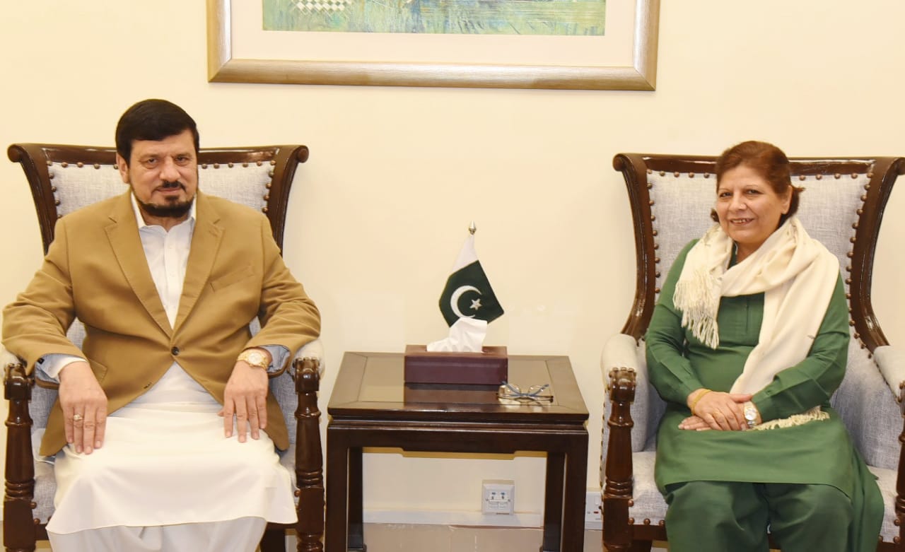 Finance Minister discusses economic development strategies with KPK Governor