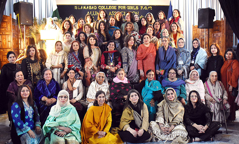 A group photo of participants of Alumni ceremony titled "Bachpan se Pachpan tak" with Principal Prof Sabah Faisal held at Islamabad College for Girls (ICG) F6/2