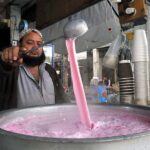 A vendor busy in preparing ‘Kashmiri Tea’ to attract the customers at Aabpara in Federal Capital.