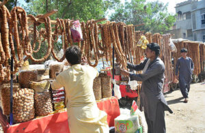 A vendor showcasing figs (anjeer) on his handcart to attract customers at Tower Market.