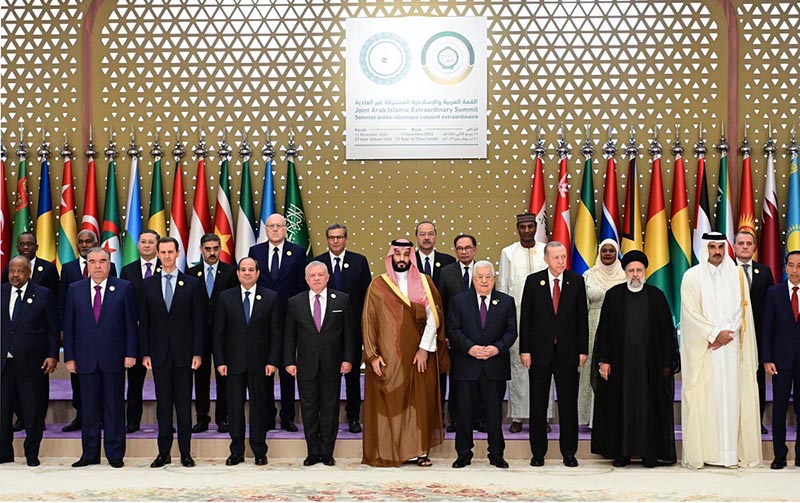 Caretaker Prime Minister AnwaarulHaq Kakar in a group photo with