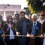 Governor Punjab Muhammad Baligh-ur-Rehman cutting the ribbon to inaugurate the awareness Walk ceremony on World Diabetes Day.