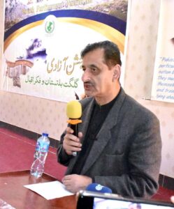 Advisor to Chief Minister Gilgit-Baltistan for Information, Eman Shah giving away shield to the student participating the programe of Gilgit-Baltistan Independence Day and Fikriya Iqbal organized by State Youth Parliament Pakistan