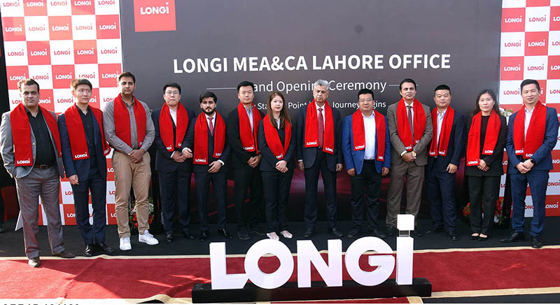 A group photo of Caretaker Federal Minister for Information and Broadcasting Murtaza Solangi with other participants on the occasion of Opening Ceremony of Longi Solar's at Gulberg