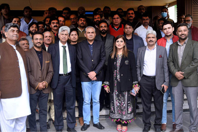 A group photo of Caretaker Federal Minister for Information and