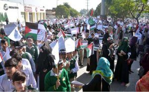 Students showing solidarity with the children of Palestine during march at Charing Cross Chowk, Main Peshawar Road.