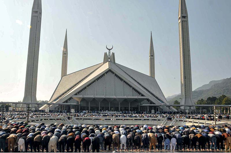 Imam-e-Kabah Professor Dr. Sheikh Saleh bin Abdullah bin Humaid leads Jumma prayer at Faisal Masjid during his four-day visit