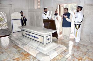 Governor Punjab Muhammad Balighur Rehman offering dua after laying floral wreath during change of guard ceremony to mark the 146th birth anniversary of National Poet, Dr. Allama Muhammad Iqbal at Mazar-e-Iqbal