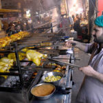 A vendor preparing traditional Chicken Saji for customers at Mazing Road