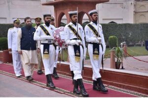 Governor Punjab Muhammad Balighur Rehman offering dua after laying floral wreath during change of guard ceremony to mark the 146th birth anniversary of National Poet, Dr. Allama Muhammad Iqbal at Mazar-e-Iqbal