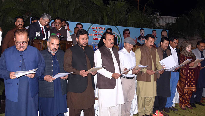 Caretaker Federal Minister for Information and Broadcasting Murtaza Solangi is taking the oath from the newly elected body of All Professional Newspapers Alliance (APNA)