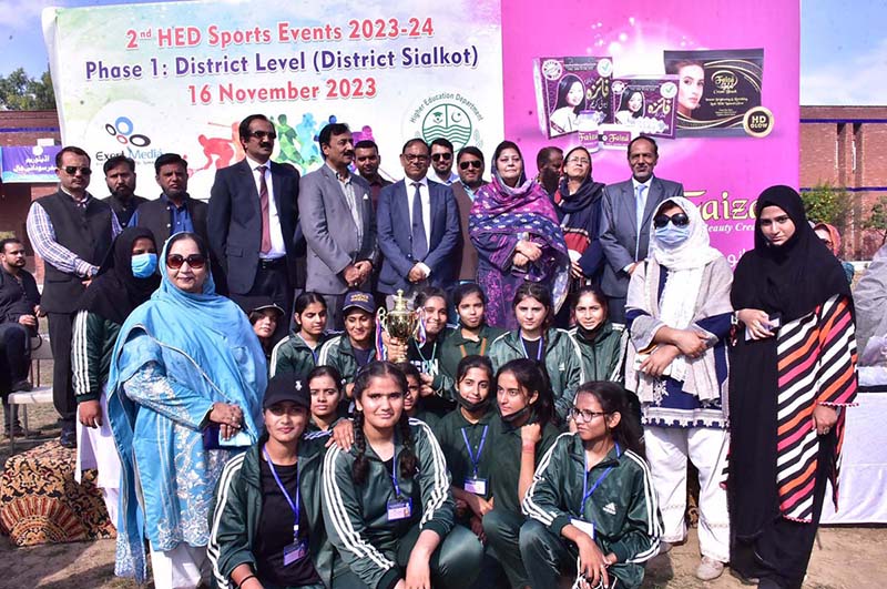 A group Photograph of DPI Colleges Punjab officials with students during 2nd (HED) higher education sports event District Level