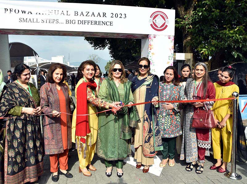 First Lady Begum Samina Alvi visiting stalls featuring traditional cuisines and arts and crafts of different countries at Pakistan Foreign Office Women's Association's Annual Charity Bazar