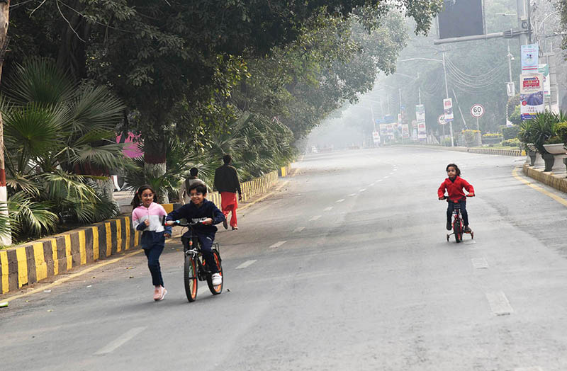 All kinds of traffic has been blocked on Mall Road due to smog.
