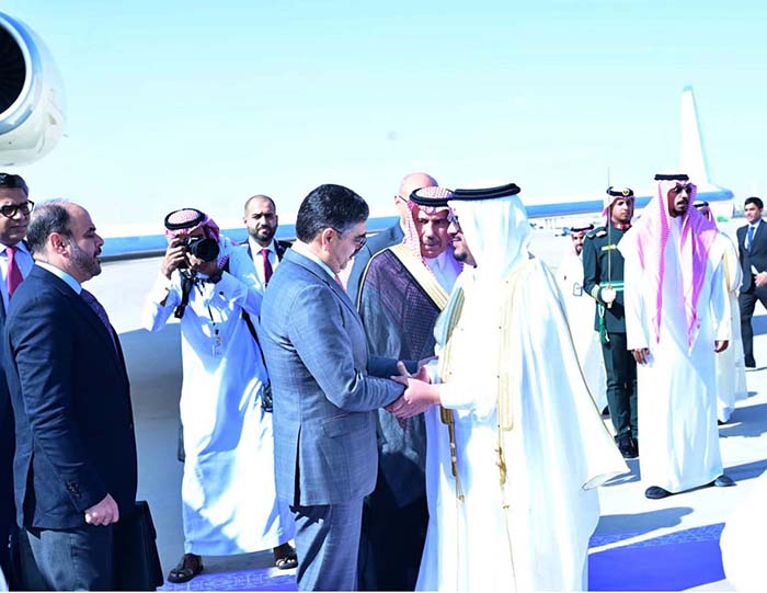 APP30-101123PM-Riyadh Deputy Governor Riyadh, Prince Mohammed bin Abdulrahman bin Abdulaziz receiving Caretaker Prime Minister Anwaar-ul-Haq Kakar upon his arrival