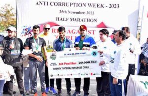 Winners receiving cheaque during prize distribution ceremony for Marathon Race organized by NAB Rawalpindi to commemorate Anti- Corruption Week