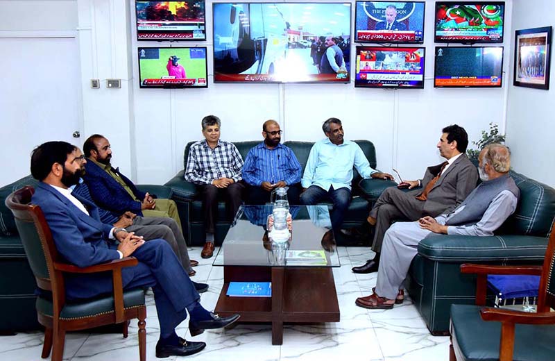 EDG/PIO Dr. Tariq Mahmood Khan in a meeting with a delegation of Rawalpindi/Islamabad Union of Journalists (RIUJ) at PID Headquarters