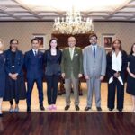 President Dr Arif Alvi in a group photo with a delegation of Oxford Alumni, at Aiwan-e-Sadr