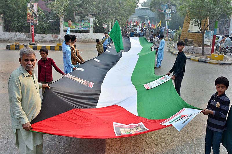 Workers of Majlis Wehdat-e-Muslimeen participating in a solidarity rally in support of Palestinians at SSP Office Road