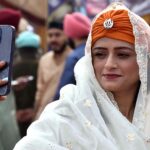 A Sikh woman yatree performing her religious rituals on the occasion of 554th birth anniversary of Guru Nanak Dev in Nankana Sahib, Guru Nanak was the founder of the religion of Sikhism and the first of ten Sikh Gurus. His birth is celebrated worldwide as Guru Nanak Gurpurab on Kartik Pooranmashi, the full-moon day in the month of Katak, October–November