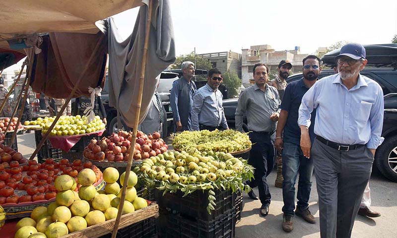 Caretaker Sindh Chief Minister Justice (R) Maqbool Baqar inspects rate lists at Shah Faisal Colony near Jamia Malia Block-3, District Korangi.