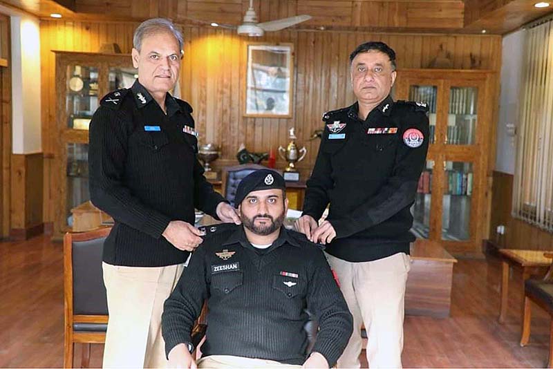 Inspector General of Police Gilgit-Baltistan Afzal Mehmood Butt pining promotion badges of SP to Zeeshan Brohi at CPO
