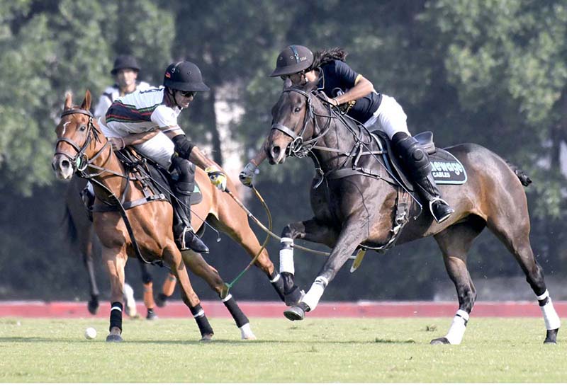 Players struggling to get hold on the ball during polo match between FG DIN Polo and Newage Cables Master Paints during Patrons 47th Aibak Cup 2023 at Lahore Polo Club. FD DIN polo team won the match by 8-4