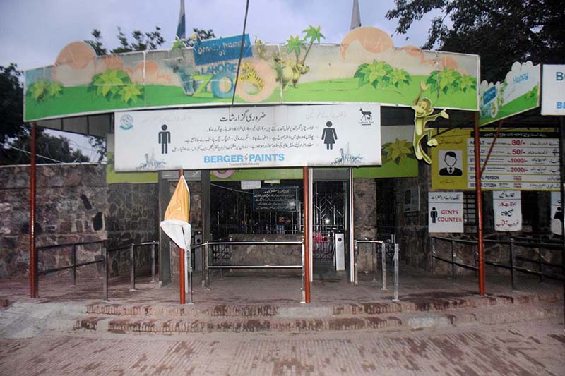 All Parks including the Zoo are locked and closed to the public after the notification of smart lockdown by the local authority due of Smog in the city