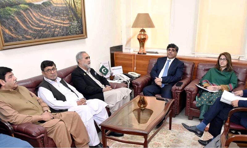 Caretaker Federal Minister of Commerce and Industry, Dr. Gohar Ejaz meeting with representatives from Khyber Chamber of Commerce and Industry